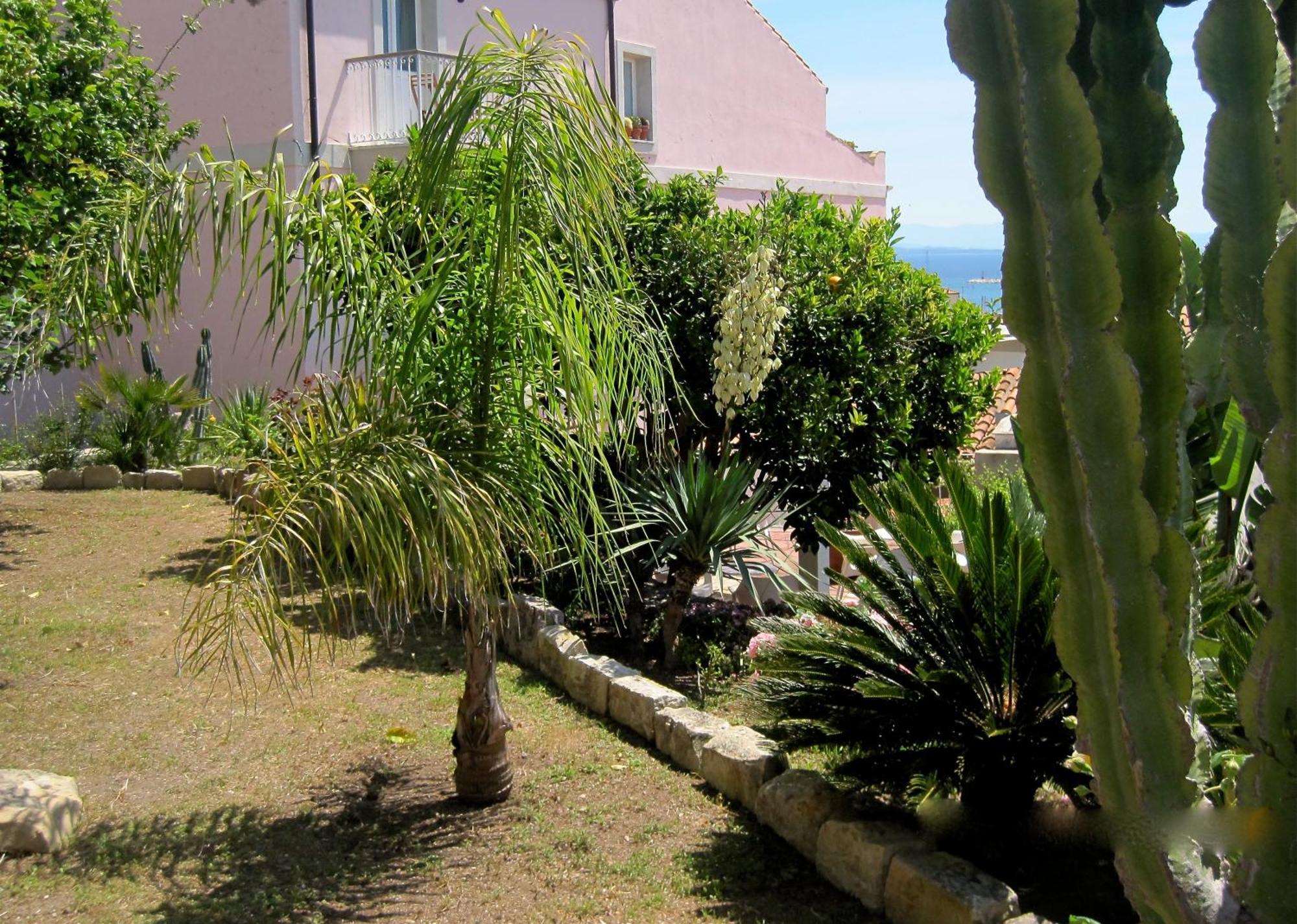 Hotel Villa Pimpina Carloforte  Exteriör bild