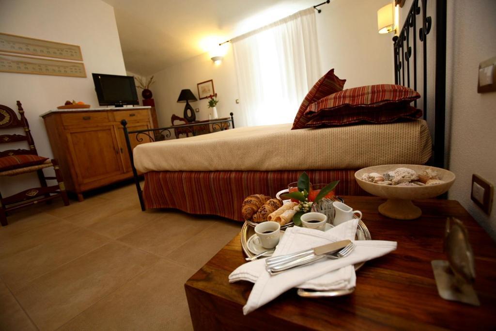 Hotel Villa Pimpina Carloforte  Rum bild