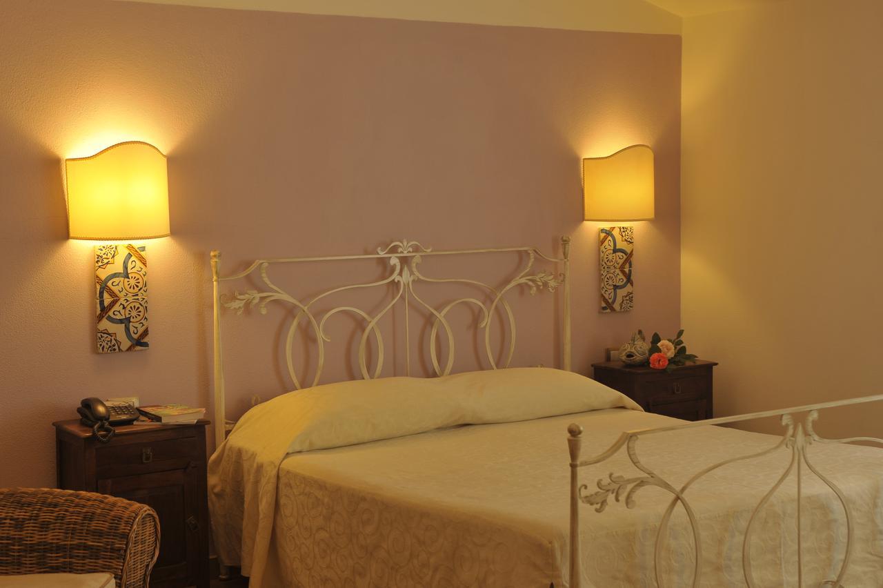 Hotel Villa Pimpina Carloforte  Exteriör bild